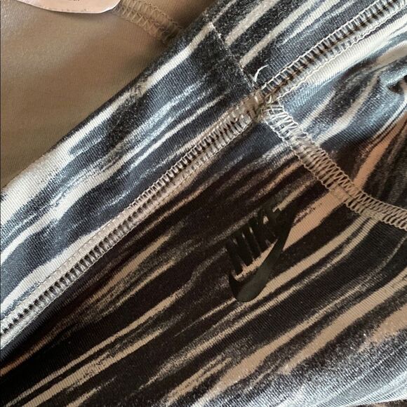 Nike Black and White Patterned Leggings Large - Picture 3 of 8